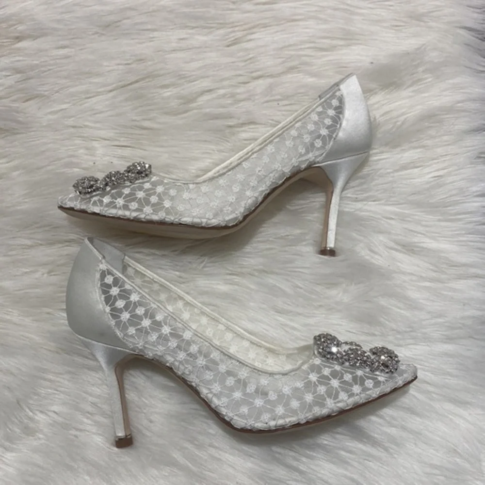 Manolo Blahnik Hangisilace Cream Lace Jewel‎ Buckle pumps size 35EU